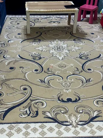 3*4 meter Beige floral patterned area rug / carpet - good condition