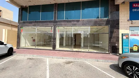 محل تجاري للإيجار السنوي (مساحة 1,800 قدم مع ميزانين) في الروضة 3 - على شارع الشيخ عمار مباشرة (مناسب لكافة العلامات التجارية)