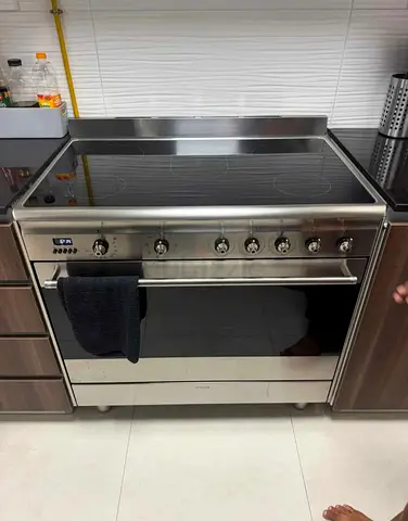 Latest Smeg 5 Hobs Full Electric Ceramic Cooker Range Size 90×60cm