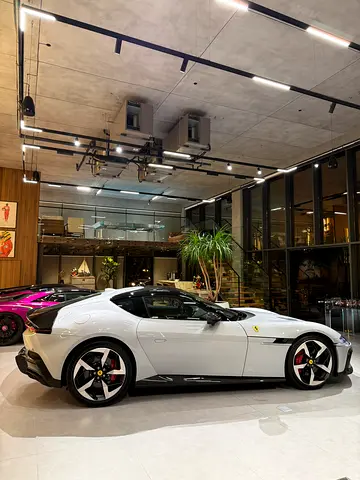 2025 Ferrari 12CILINDRI 照片 8