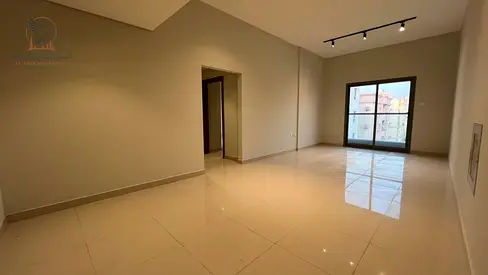 اول ساكن لغرفتين وصاله مع 2 حمام وباركن وبلكونه وخزاءن حاءط مساحه ممتازه وتشطيب حديث وموقع مثالي بجوار مستشفي ثومبي ومدرسة الحكمه