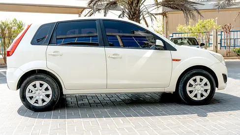 2015 FORD FIGO 照片 4