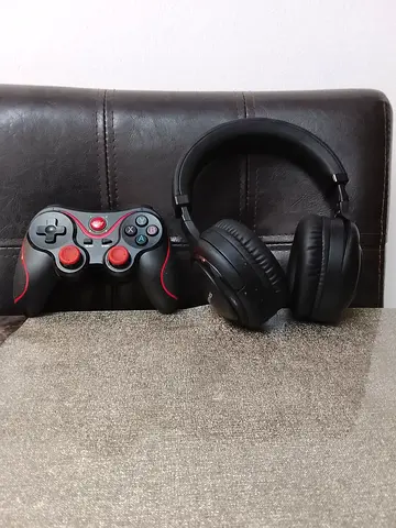 Wireless Bluetooth Headphones and Game Controller Bundle - Good Condition