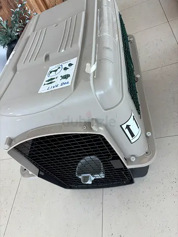 Large plastic dog travel crate/carrier - Good condition