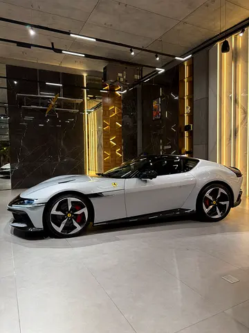 2025 Ferrari 12CILINDRI 照片 2