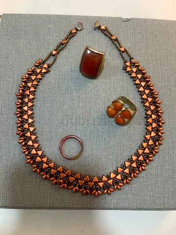 Vintage copper-tone necklace with two rings and two statement rings - preowned set