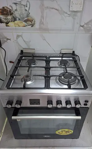 Stainless Steel 4-Burner Gas Cooker with Oven - Good Working Condition