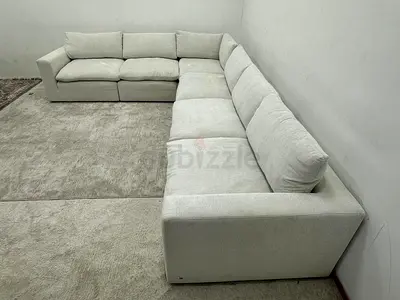 Looks like new condition the one brand 6 pieces sofa