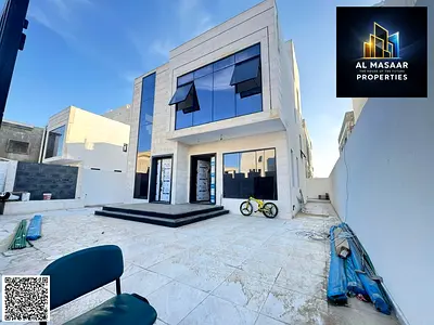 Two-story villa with a very spacious yard and a rooftop terrace; registration fees included. Located on a corner plot (street and side alley). Freehol