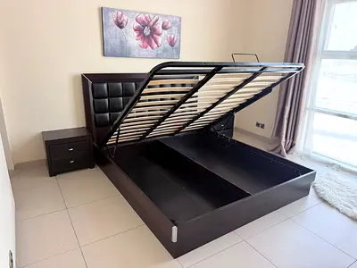 King size bed set available ready to sell