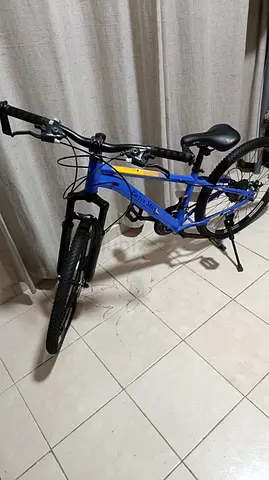 Blue adult mountain bike - good condition. Brand new not used