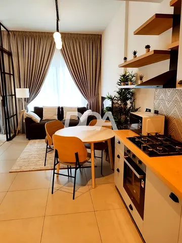 FULLY FURNISHED | EQUIPPED | MID FLOOR