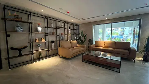 أول ساكن غرفتين وصالة خزائن حائط تكييف مركزي شهر مجاني تشطيبات راقية ومساحة ممتازة للاستفسار أو حجز موعد للمعاينة، يرجى التواصل معنا.