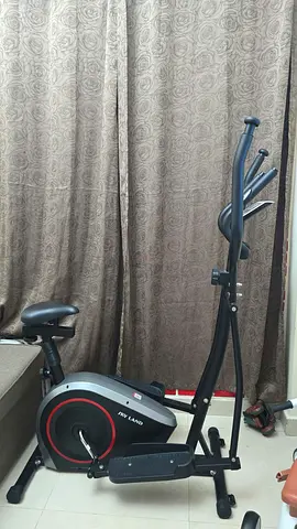 Elliptical cross trainer