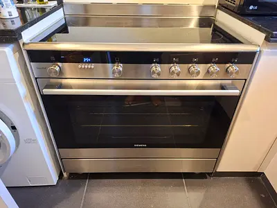 Siemens iq700 90cm Electric Cooker with Ceramic Hob and Oven