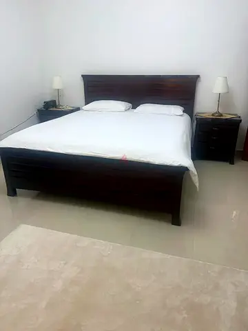 King size wood bed