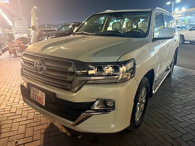 2017 Toyota Land Cruiser GXR fullopshin v6GCC Specs