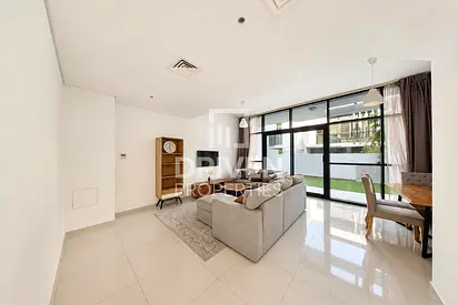 Vacant | Spacious | Closed Kitchen | Bright Home