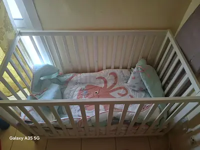 White Wooden Baby Crib with Mattress and Bedding (Good Condition)