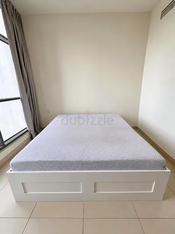 KING BED + PREMIUM MATTRESS Đ 1800 or SEPARATE