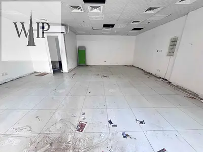 Spacious Shop with Easy Access * Ready Shop in Busy Location