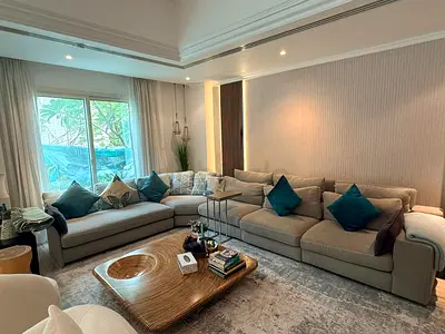 Modern L-Shaped Sectional Sofa with Cushions