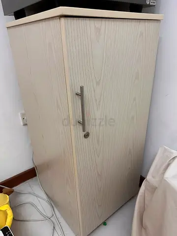 Light wood single-door cabinet / cupboard with lock - good condition