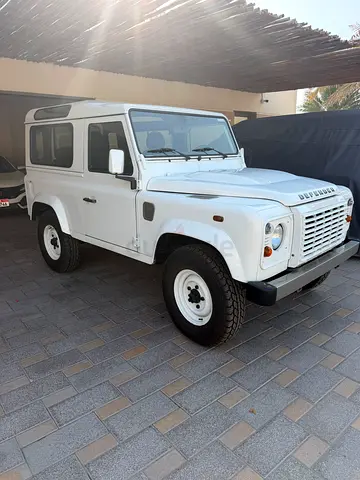 2014 Land Rover Defender 90 SE European Specs