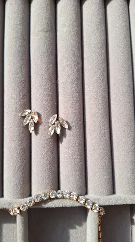 Zircon stud earrings — flawless condition