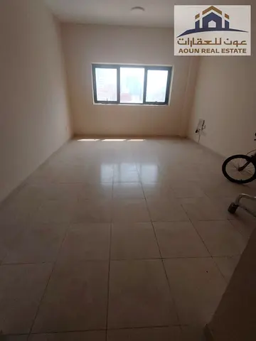 Abu Shaghara: Apartment with a spacious and distinctive living room | Only 28,000 per year | Payment in 4 or 6 checks | Excellent opportunity to live