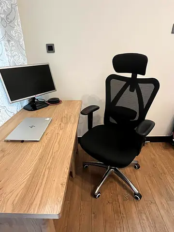 Office table and Ergonomic Mesh Office Chair with Headrest — Excellent Condition