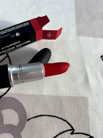 MAC Powder Kiss Lipstick - Deep Rose shade Werk, Werk, Werk 922 - Never used Brand New
