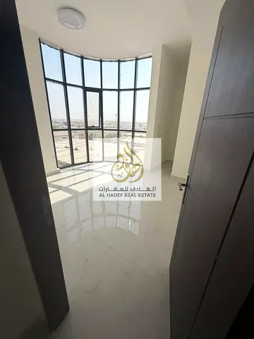 🔥 **تم افتتاح الحجز الآن – بناية مميزة في موقع استثنائي بعجمان** 🔥  📍 **الموقع:** شارع الشيخ خليفة بن زايد، **مقابل سيتي سنتر عجمان** مباشرة، في مو