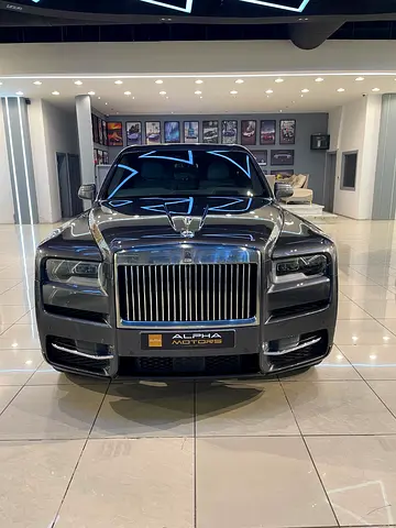 Rolls Royce Cullinan | 2023 | GCC | 20,500 km | Silver Bad | Under warranty and service