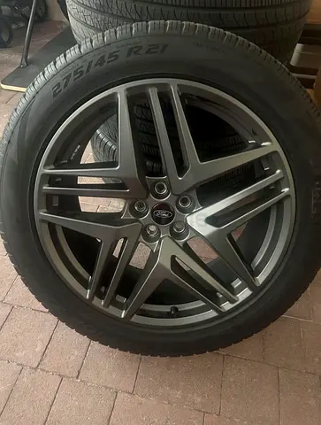 2025 Ford Explorer alloy wheels and tyres