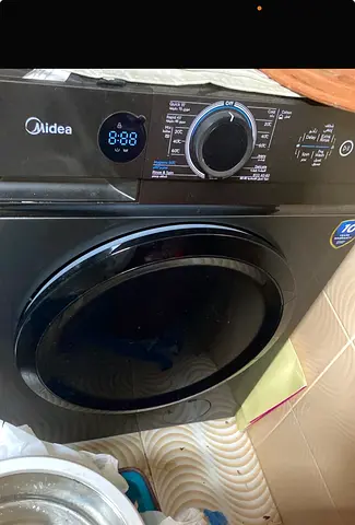 Midea front-load washing machine - good condition