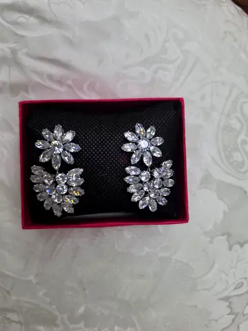 Pair of crystal floral drop earrings - like new