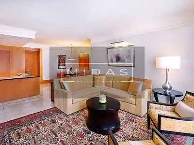 Prime Location I Luxury I Stylish I Near Mall