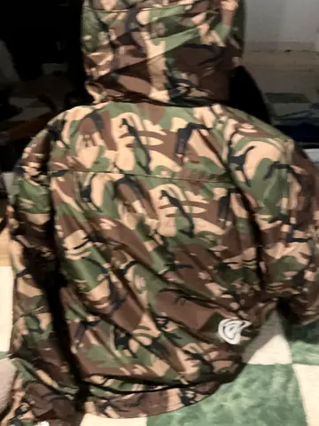 Camouflage puffer jacket, men’s size (good condition)