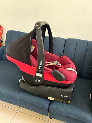 Maxi-Cosi Infant Car Seat with FamilyFix Base