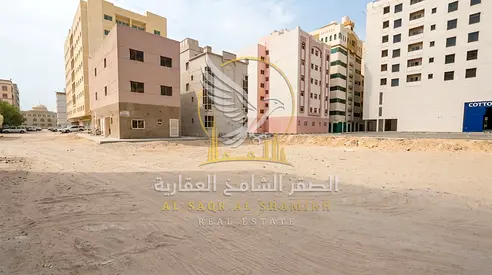 قطعة أرض للإيجار في القليعة الشارقة 10,000 قدم مناسبة للباركينج وتسع حوالي 35 سيارة