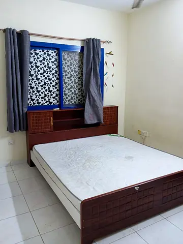 Private Room with Attached Washroom – 2850 AED/month Location: Prime spot near Sharaf DG Metro