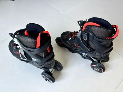 Adjustable Kids Inline Skates with Tricycle Wheel Setup - Size Adjustable 32-35