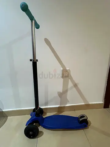 Maxi Micro scooter blue color