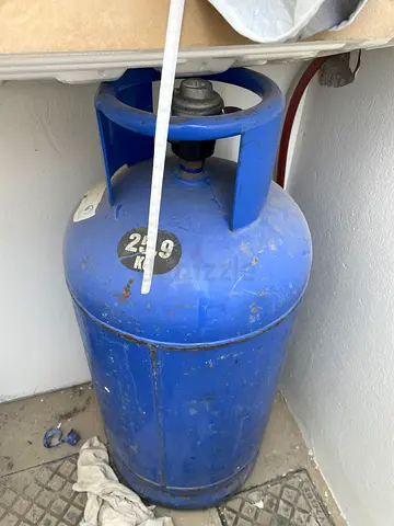 Gas silinder with stow
