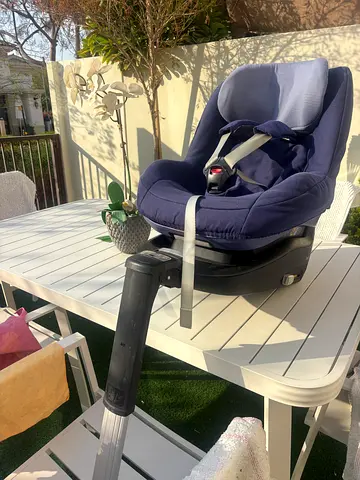Infant car seat with base - good condition