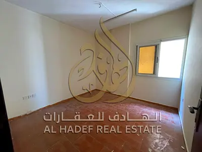 2BR in Al Nabba, near Qasr Al Qabail. Central AC/gas, 1 bath. AED 28K, 4/6 payments.