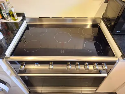 Siemens 90cm Ceramic Hob Electric Range with Double Oven - Good Condition