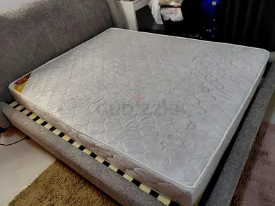 Queen size mattress - used, good condition