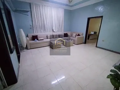 ✨ شقة غرفتين وصالة مفروشة للإيجار الشهري في الروضة 3 (طابق أول بفيلا) ✨  📍 الموقع: عجمان – منطقة الروضة 3 (شارع الخرطوم، موقع ممتاز ومميز)  💰 الإيجا